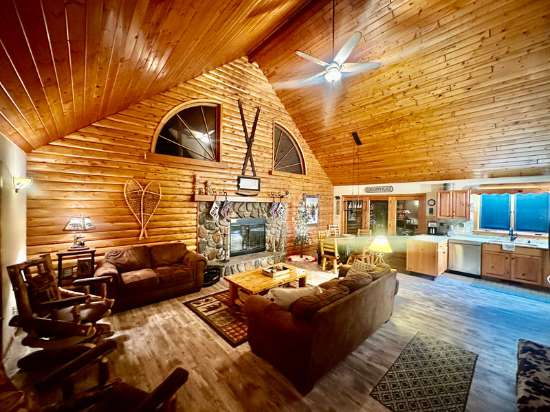 Crystal Mt Betsie River 4 bedroom golf/ski home.